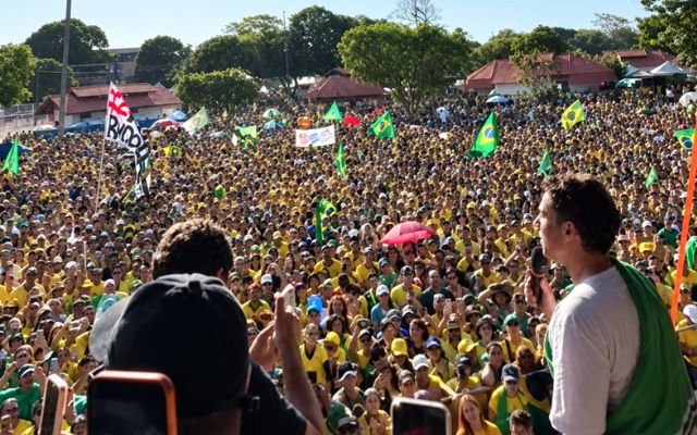 Nikolas Ferreira lidera manifestação no Amapá e amplia pressão contra Davi Alcolumbre