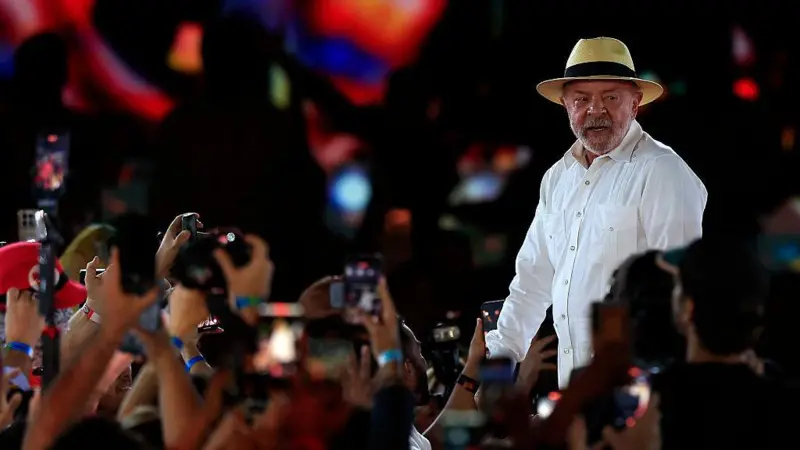 Entre a dependência de Lula e a dificuldade de renovar suas lideranças, PT corre o risco de sair das urnas obrigado a discutir sua própria sobrevivência política