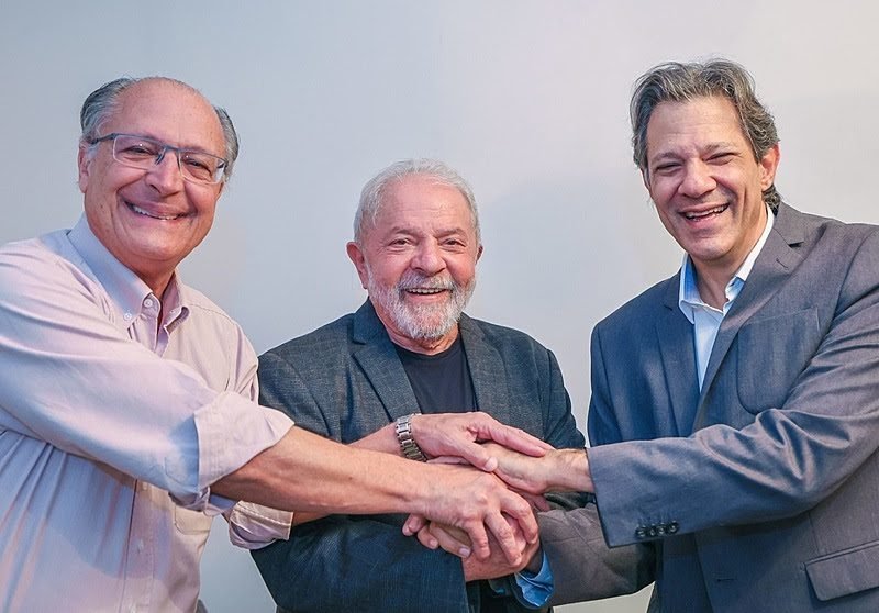 Aumento da carga tributária reacende críticas ao governo Lula e ao impacto dos impostos sobre famílias e empresas