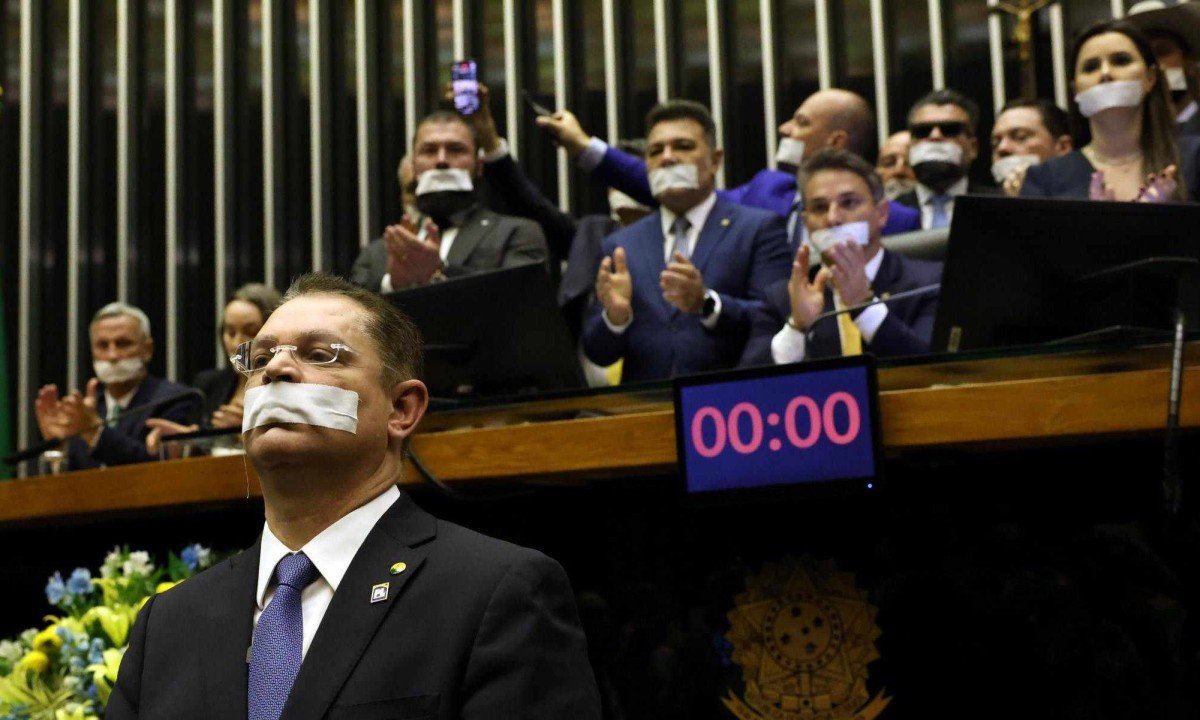 Centrão acelera pauta após prisão de Bolsonaro e preocupa governo Lula