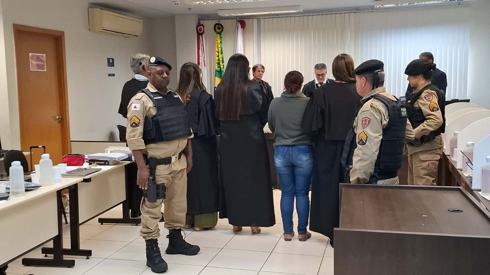 Mulher que concretou corpo do marido ao voltar da igreja é condenada