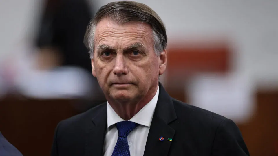 Após polêmica no lançamento do SBT News, emissora pede entrevista com Bolsonaro