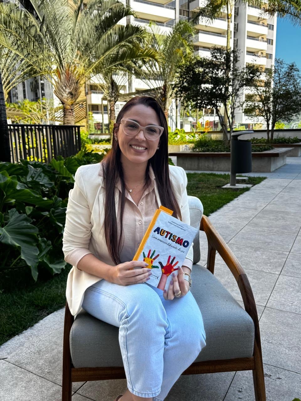 Psicóloga Karina Morais explica em entrevista sobre o objetivo do livro Autismo: Uma maneira diferente de ser.